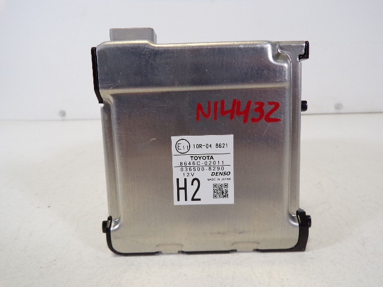 Pre-Owned 17-19 Toyota Corolla Windshield Mounted Lane Departure Warning Camera OEM LKQ (Good)