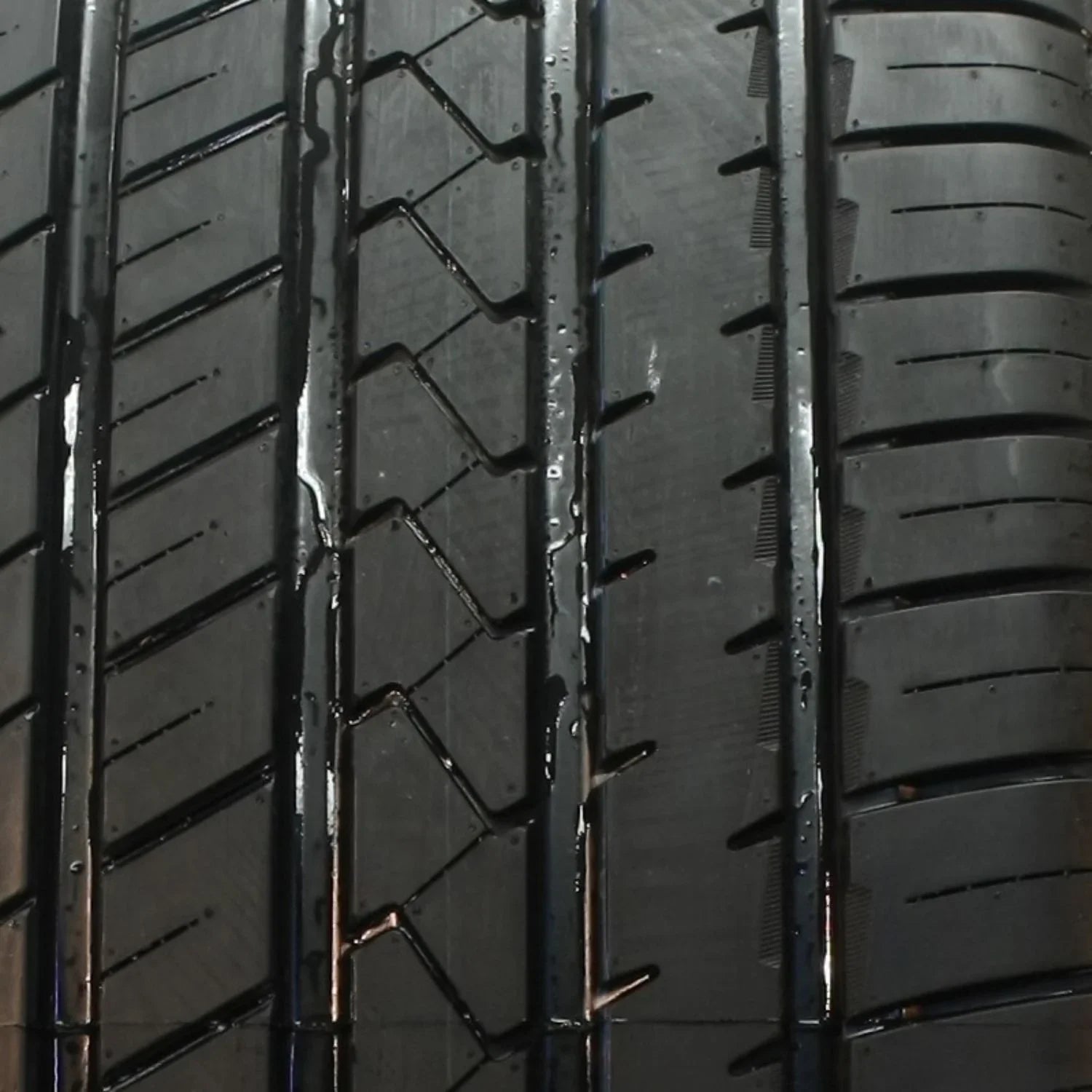 Lionhart LH-Five All Sizeeason 255/35ZR20 97W XL Passenger Tire Fits: 2017-18 Audi Q3 Technik, 2016-17 Buick Regal Sizeport Touring