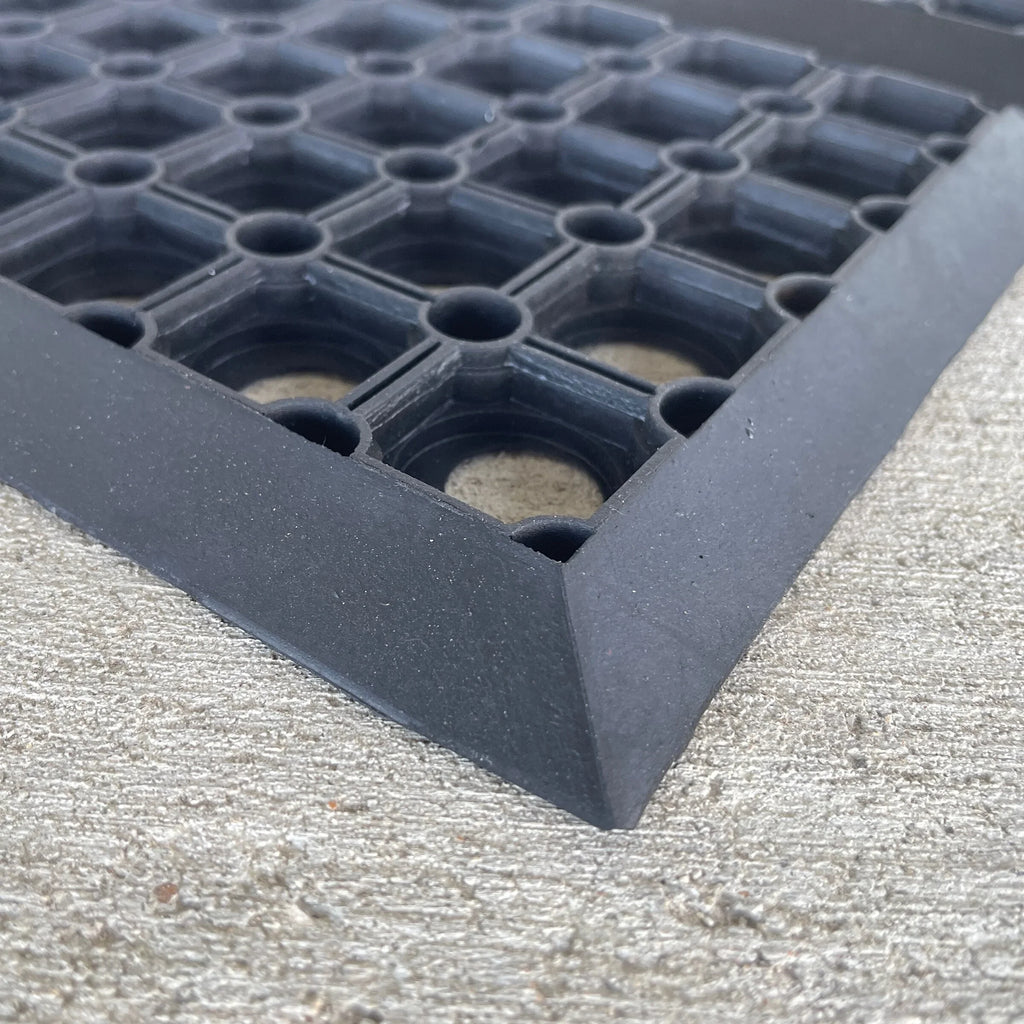AmeriHome RMT10304 10 x 30 in. Drainage Rubber Sizetair Tread Sizeet, Black - 4 Piece
